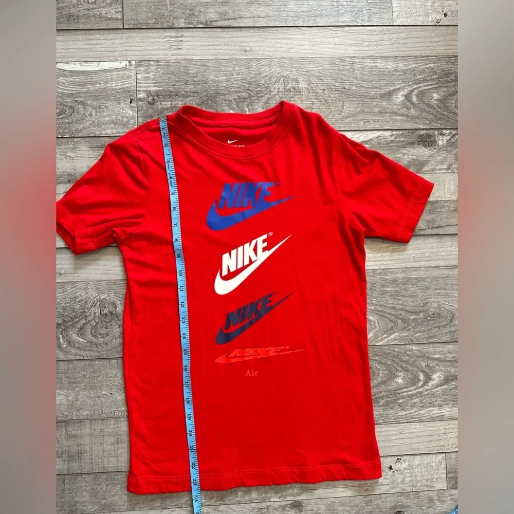 Nike -  Red Graphic Swoosh‎ Logos Short Sleeve Shirt - Youth Size Medium Cotton